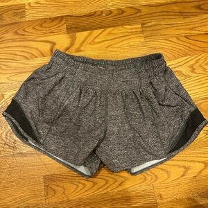 Lululemon Hotty Hot shorts 2.5” size 6
